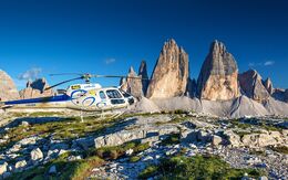 Elikos Helikopter im Naturpark Drei Zinnen in Südtirol.