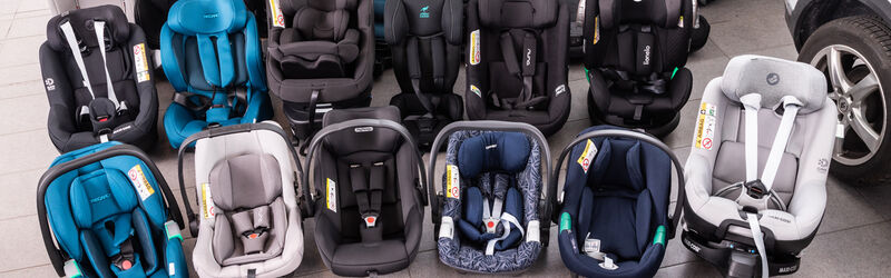 WALSER Auto-Kindersitz Noemi, klappbarer Kinderautositz mit  höhenverstellbarer Kopfstütze & Kindersitzunterlage, Auto-Sitzschoner  Kindersitz