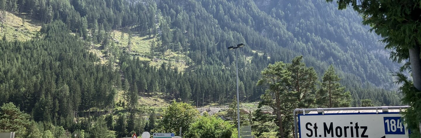 Kreuzungsbreich Reschenstraße mit der Engadinerstraße