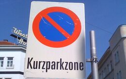 Verkehrsschild Kurzparkzone in der Stadt Wien.