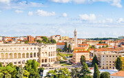 Blick auf das Amphitheater von Pula iStock.com / iascic