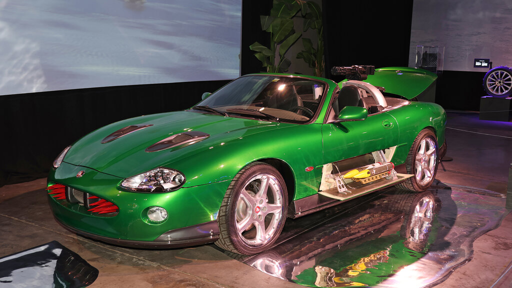 Jaguar XKR aus James Bond.