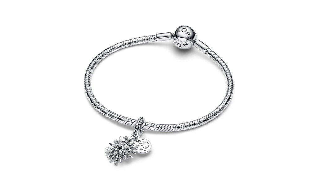 Produktbild: Silbernes Armband von Pandora mit Sternchen-Charm.