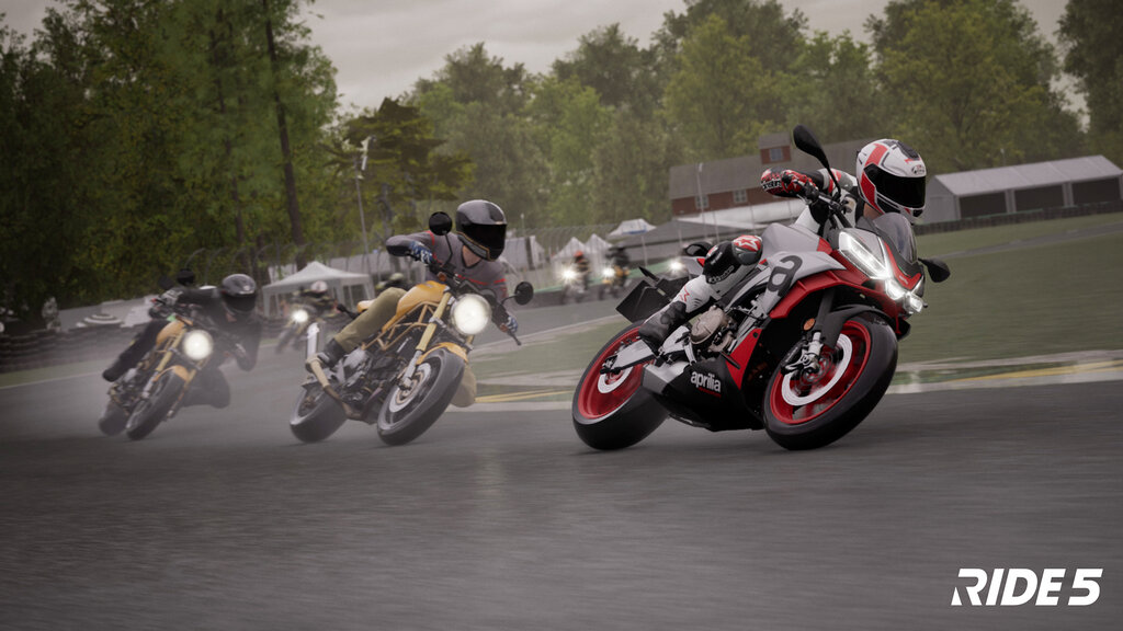 Screenshot aus Ride 5. Motorradrennen bei Regen. 